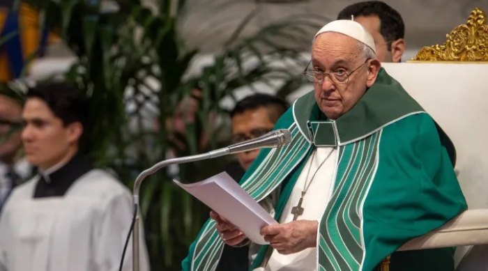 Correio do Brasil  Papa Francisco demite bispo conservador